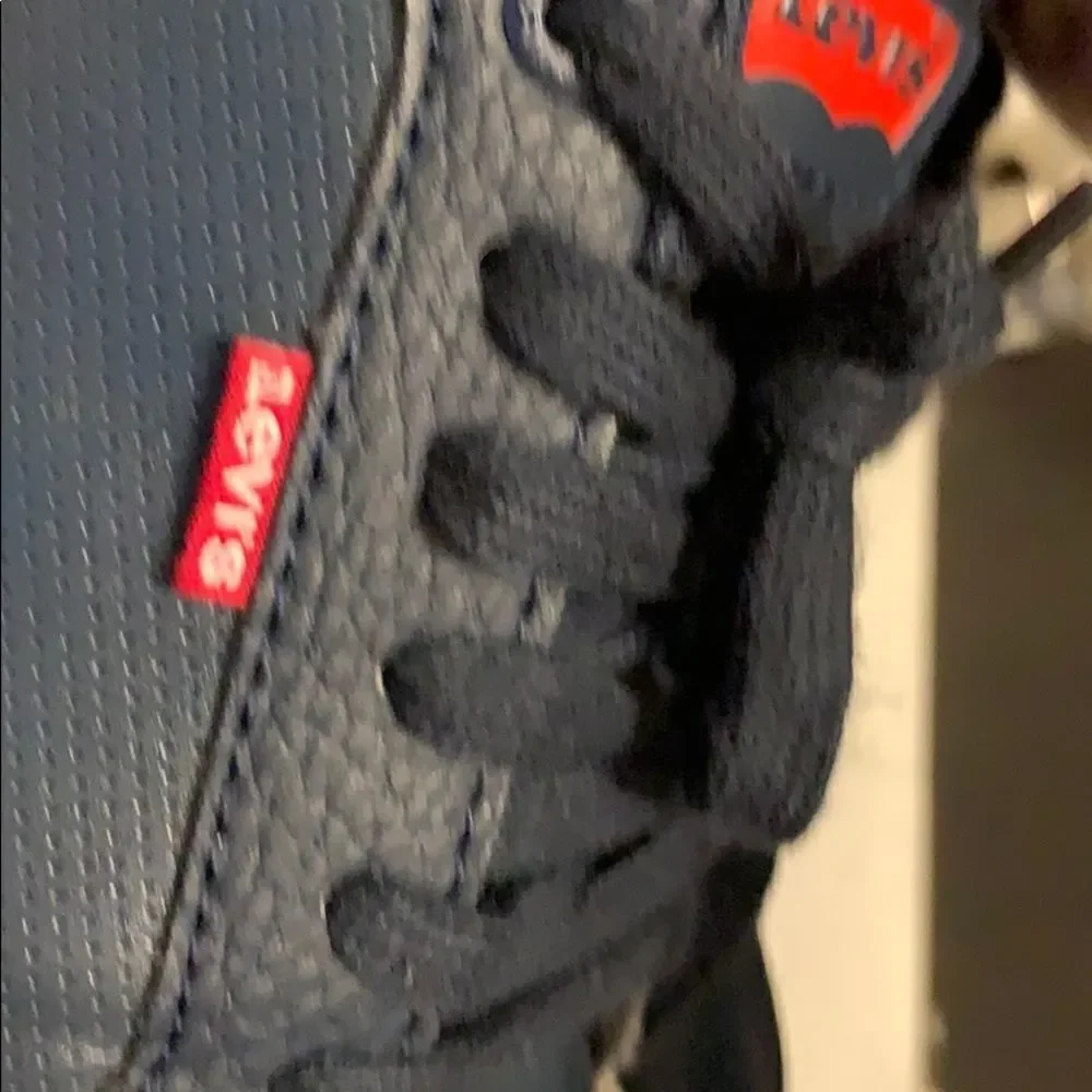 🎉1 hr sale 🎉Levi’s boy shoes